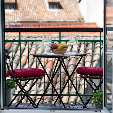 Eclectic Guest On Main Promenade Riva *
